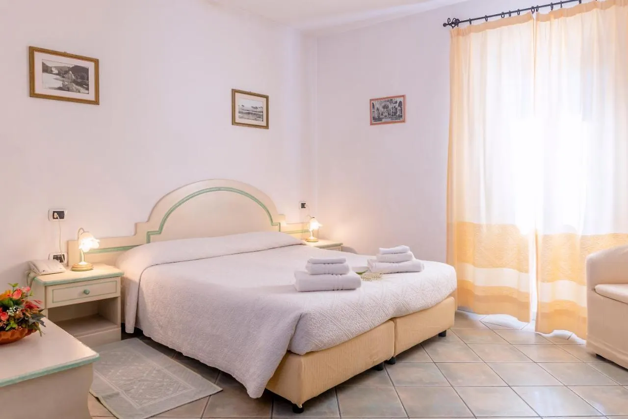 ***  Hotel Cavour 올비아 이탈리아