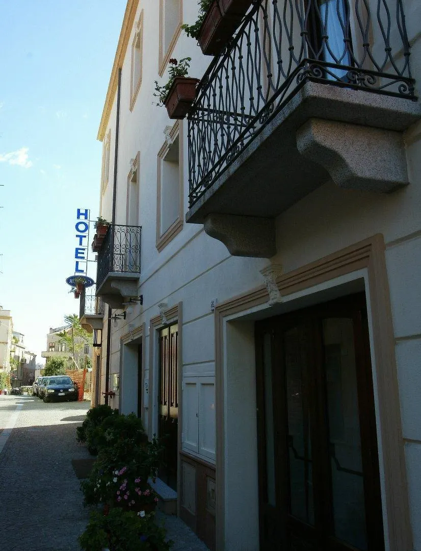 Hotel Cavour 올비아 3*,  이탈리아