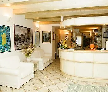 Hotel Cavour 올비아 3*,  이탈리아