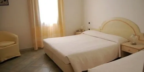 Hotel Cavour 올비아 3*,